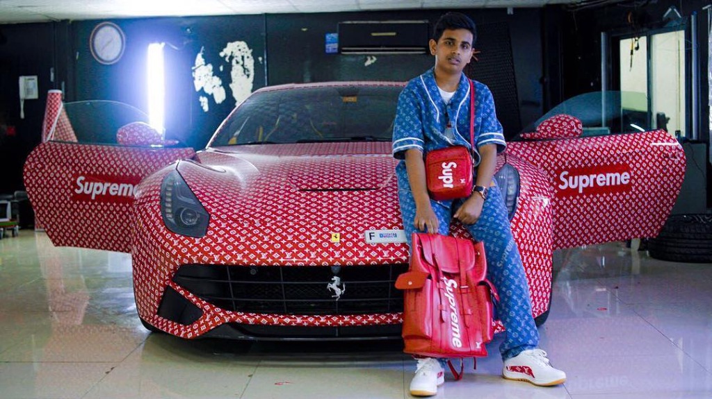SUPERCARS & PRIVATE ZOO